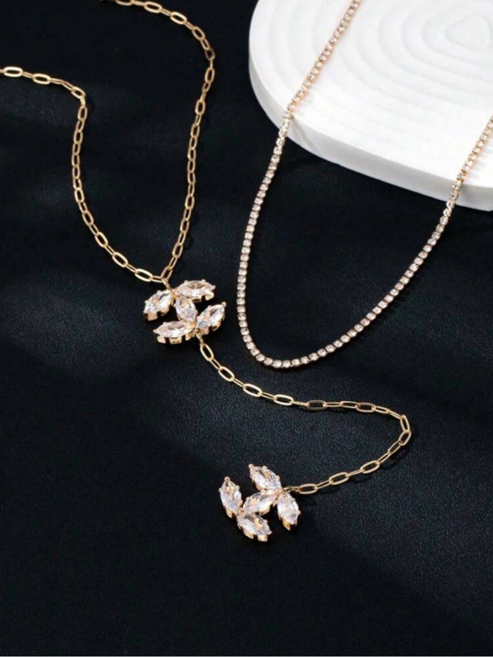 CC Logo Gold Double Crystal Lariat Necklace - Elegant Gold Y-Drop Jewelry - Picture 2 of 4